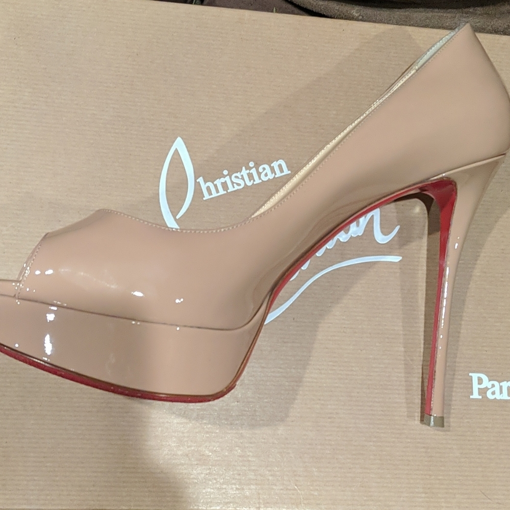 Nude Peep Toe Red Bottoms